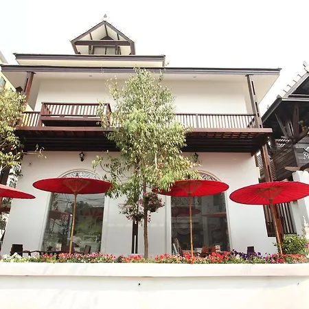 Ratchiangsaen Flora House Hotel